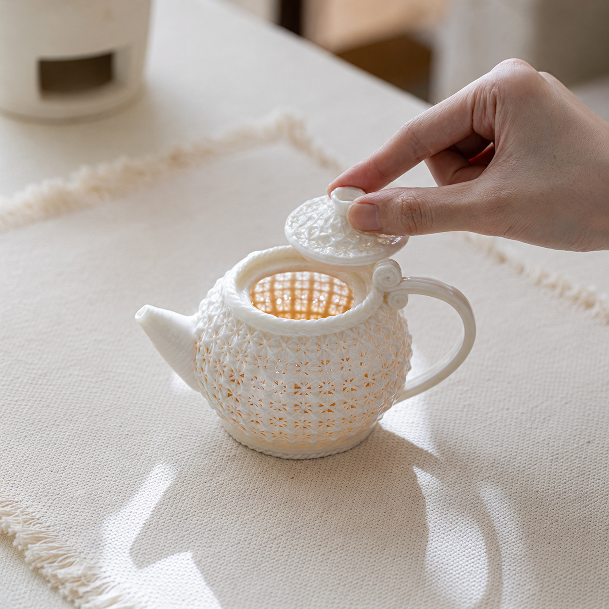 Yuluo Handwoven Linglong Porcelain Teapot, 160ml | ZHIBAI