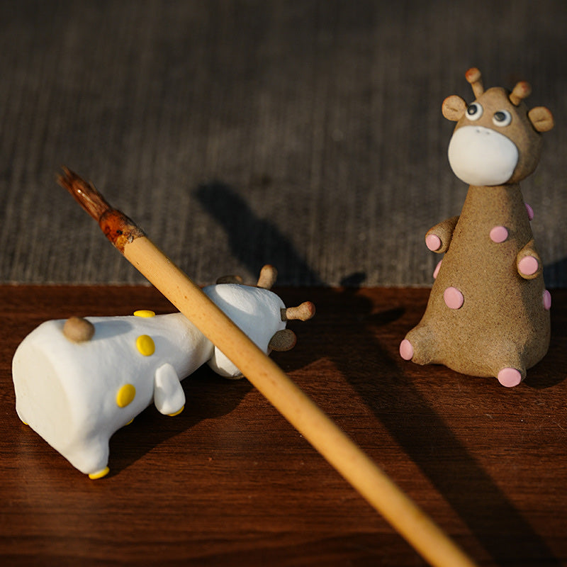Handmade Ceramic Giraffe Figurine Set - detail texture