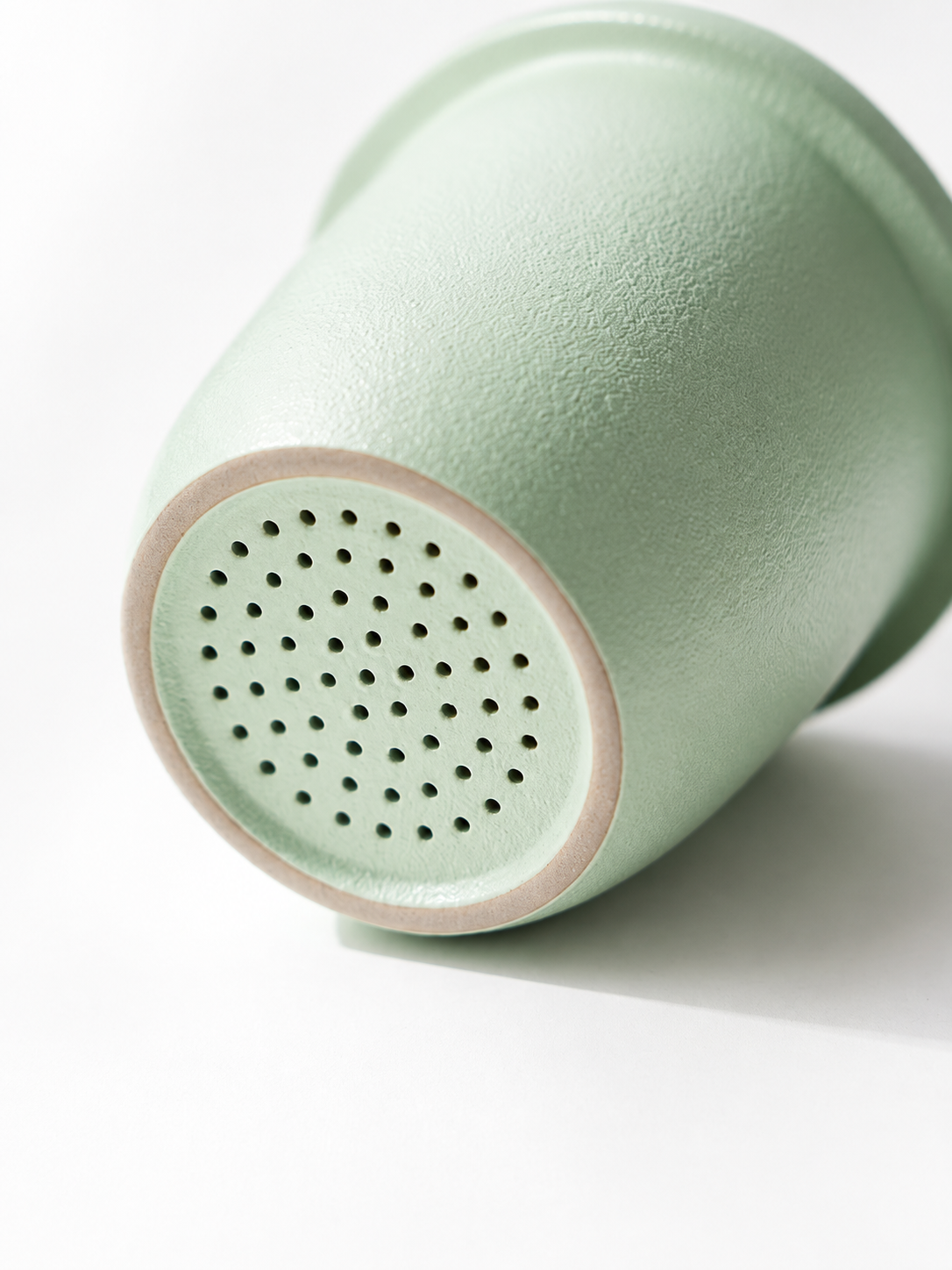 Fine filter holes in the pale green ceramic brewing insert
