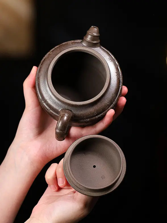 Open bamboo drum zisha teapot and lid showing the wide mouth and clay interior