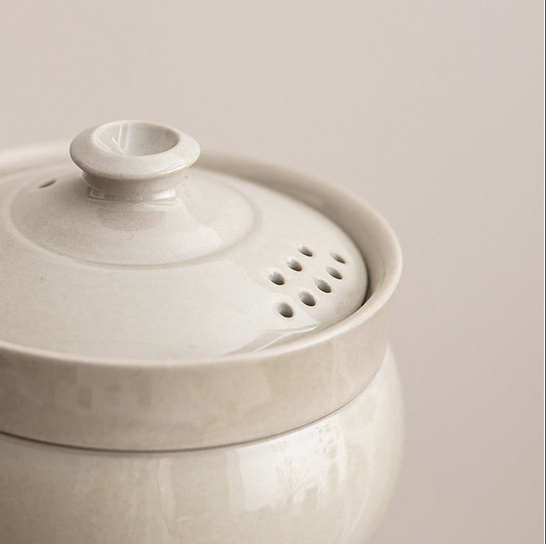 Close-up of the ceramic tea brewer lid with its built-in multi-hole filter
