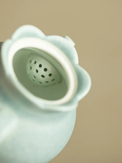 Close-up of the teapot interior and built-in dome-shaped multi-hole filter
