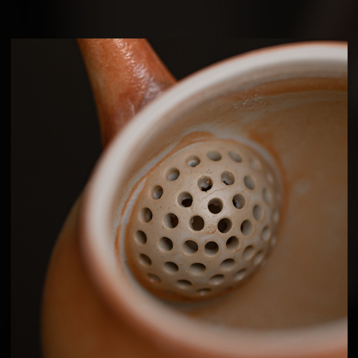 Built-in multi-hole ceramic filter inside the handmade teapot
