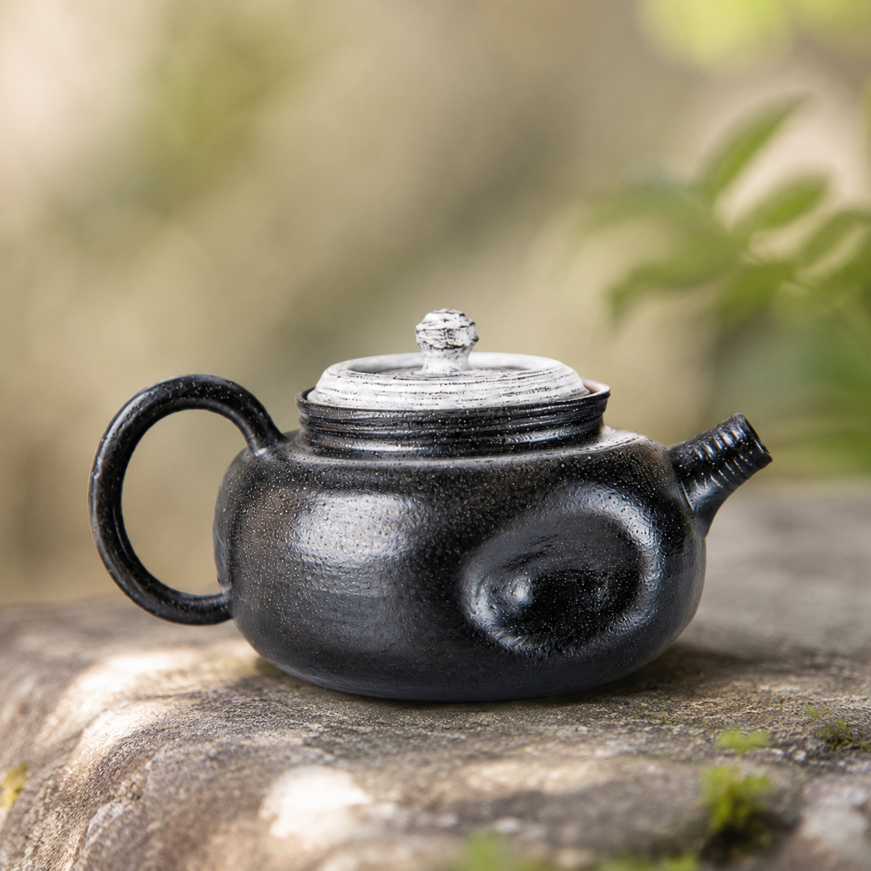 Wabi-Sabi Obsidian Ceramic Teapot – Hand-Thrown Jingdezhen Porcelain Vessel