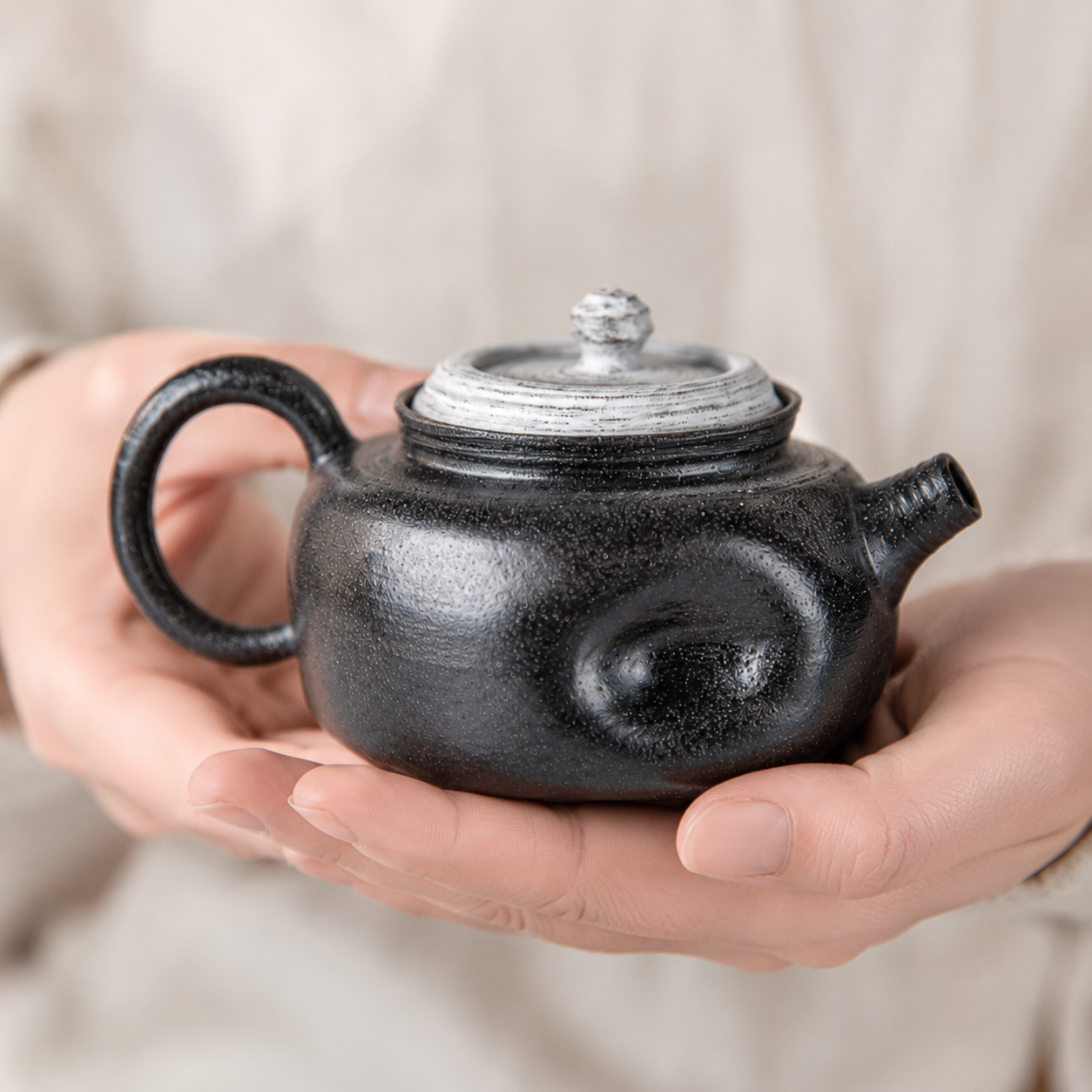 Wabi-Sabi Obsidian Ceramic Teapot – Hand-Thrown Jingdezhen Porcelain Vessel