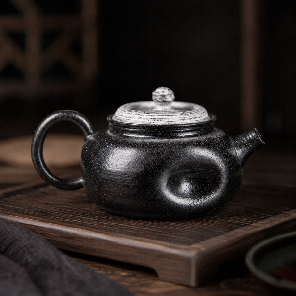 Wabi-Sabi Obsidian Ceramic Teapot – Hand-Thrown Jingdezhen Porcelain Vessel